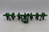 JOHN DEERE 856 CULTIVATOR ERTL 1/16