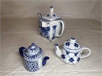 Oriental theme tea pots