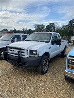 685) 2004 Ford F250 298k miles, runs/drives