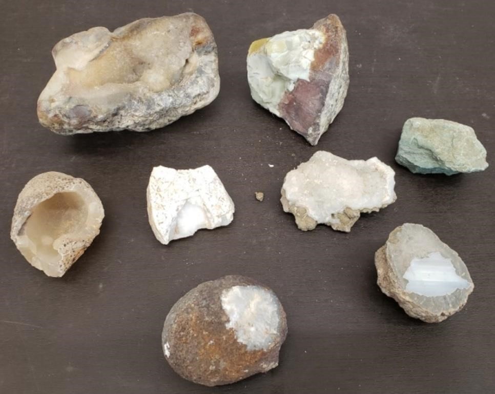 Lot of Agates, Geodes & More