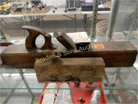 GROUP OF 2 ANTIQUE WOOD PLANES