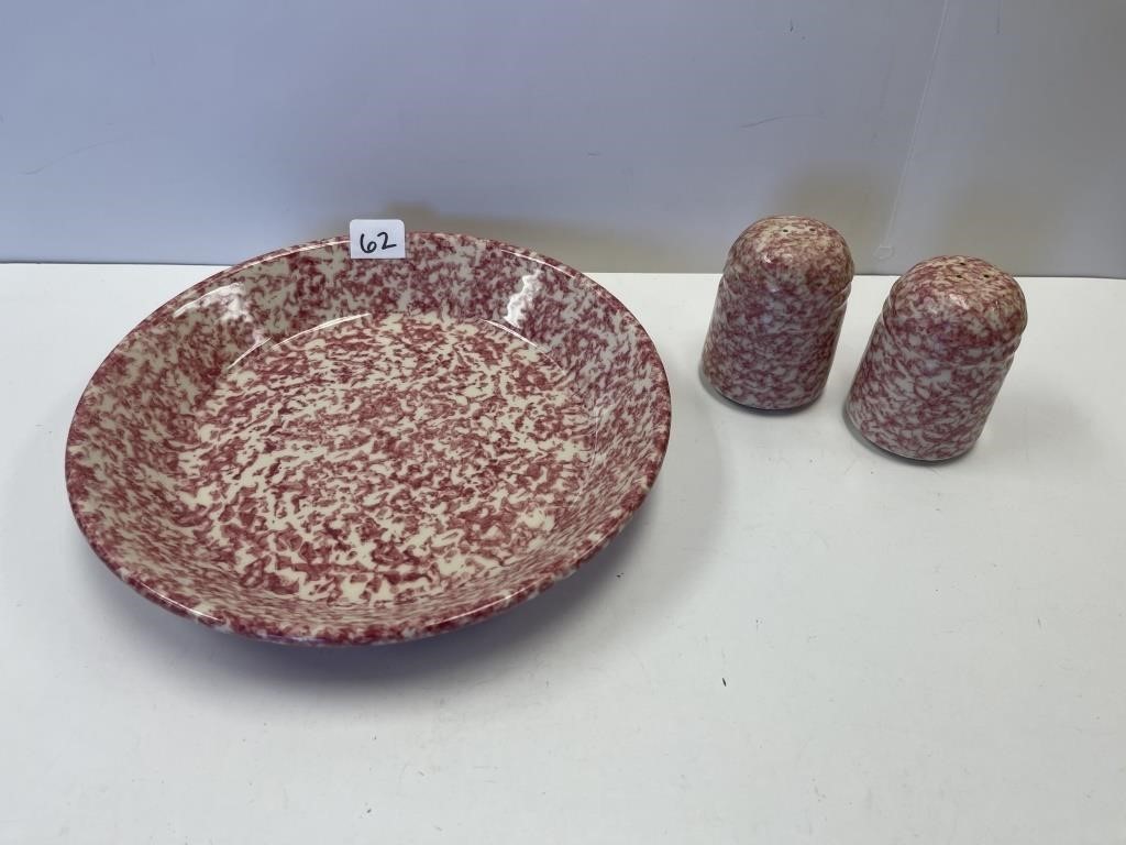 HENN POTTERY PIR PLATE & SALT & PEPPER SET