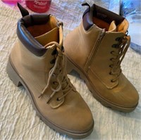 E2) 8.5 hiker boots women’s great shape
