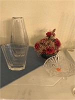 2 Kosta crystal vases