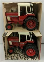 2x- IH 1586 Tractors NIB