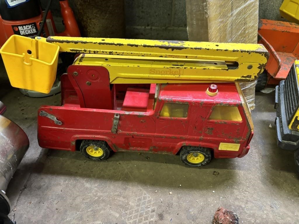 TONKA  snorkel bucket truck red metal except buckt