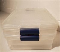 2 storage containers with lids.