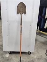 Round shovel with fiberglass handle