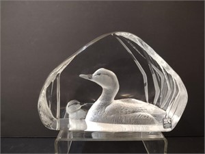 Mats Jonasson Duck w/ Duckling Crystal Paper Weigh