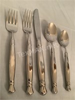 Oneida 5 Piece Stainless Silverware Set