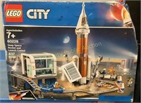 LEGO City Deep SpaceRocket Launch Control 60228