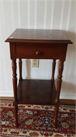 MAHOGANY SIDE TABLE WITH TURNED LEGS