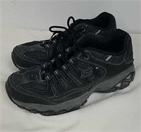 Size 8 Skechers memory foam shoes