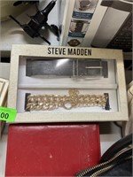 STEVE MADDEN BELTS / JEWELRY BOX