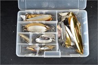 (24) Williams Warblers in case Fishing Lures