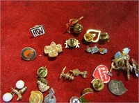 (60+) Vintage charms and pins etc.