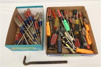 LARGE LOT OF SCREWDRIVERS: