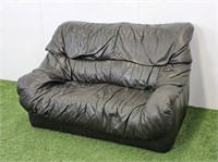 BLACK LEATHER LOVESEAT   - THE WRINKLED LOOK STYLE