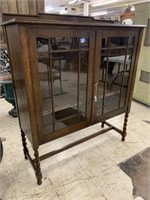 ANTIQUE OAK BARLEY TWIST CURIO CABINET - 55 in c