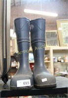 SIZE 13 RUBBER BOOTS