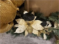 GOLD CHRISTMAS DECOR