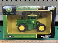 1/32 John Deere 7020 4wd tractor nib