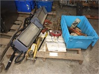 PALLET W/ LIGHT BAR, PIPE THREAD TOOLS