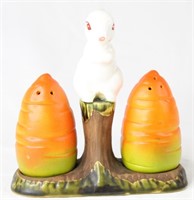 Norleans Bunny w/Carrot Salt & Pepper Shakers