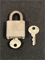 Small Master Lock with two keys
