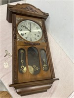 Brentwood 31 day clock. With key. No info