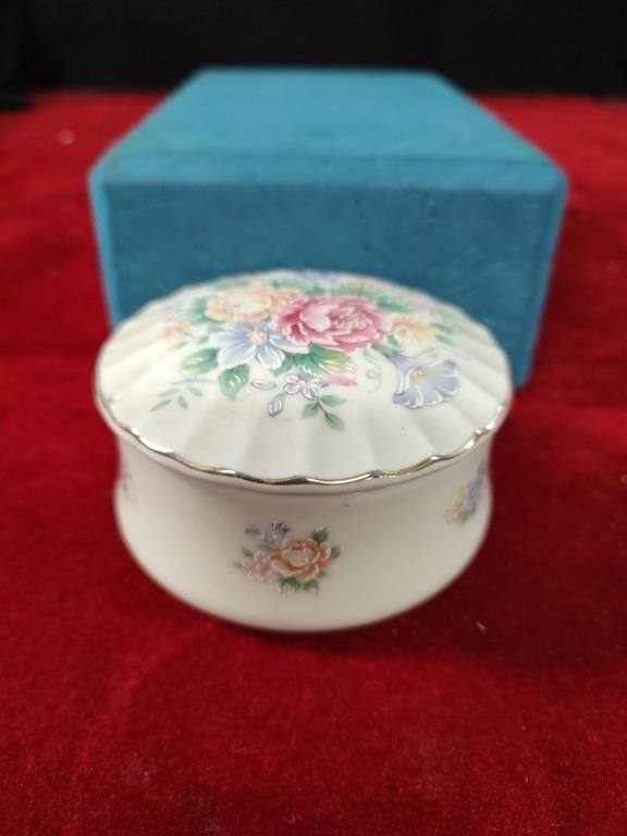 Heritage House Trinket & Music Box Porcelain