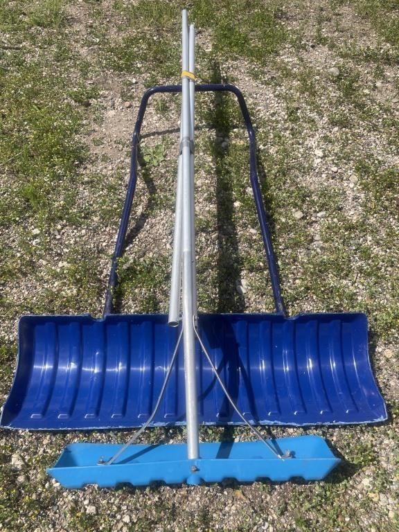 3-part roof rake and plastic snow pusher