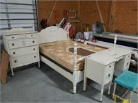 White vintage bedroom set