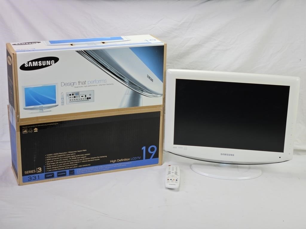 Samsung 19" LCD TV -Computer Monitor, Remote