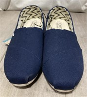 Toms Ladies Canvas Shoes Size 6 ^