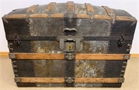 ORNATE ANTIQUE TRAVEL TRUNK W BRASS & WOOD ACCENTS