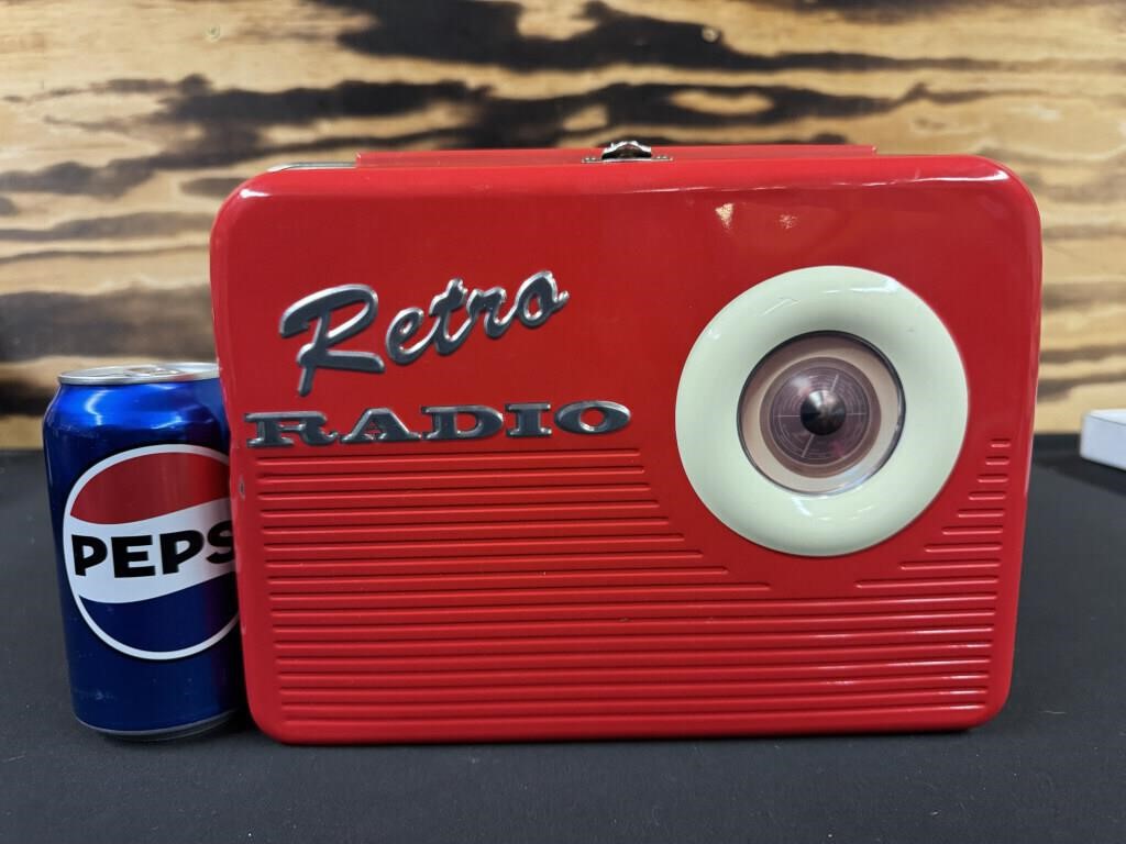 Retro Radio Lunch Box