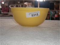 Vintage Pyrex Yellow Bowl 2 1/2 Qt