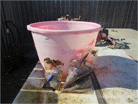Mineral Tub with Dectomax Wormer Gun