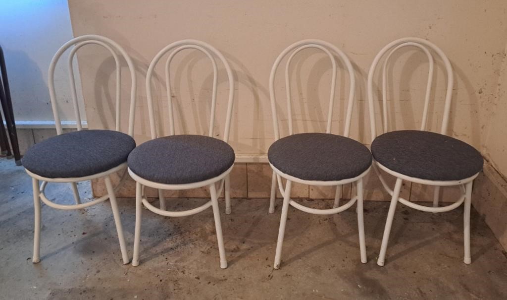 4 patio chairs