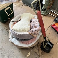 Cat Beds & Nature's Miracles Scooper