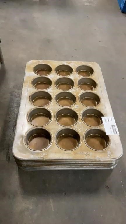 1 LOT, 10 Muffin Pans w/ 15 Slots