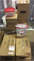 1 LOT RUBBERMAID CONTAINERS