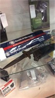 1 LOT SMITH & WESSON KNIFE (DISPLAY)