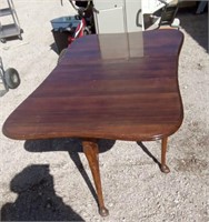 GATE LEG TABLE WITH 23" DROPS