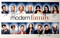 Autograph Modern Family Poster