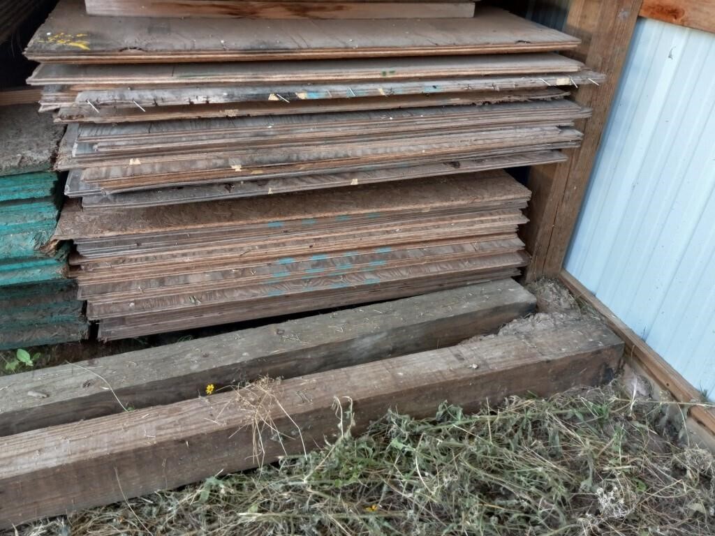 Pile of 4'x8' plywood