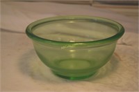 Green depression bowl and juicer, 4 green stemmed