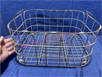 Neat old wire basket (15x18x9)