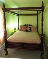 4 Poster Queen Size Canopy Bed